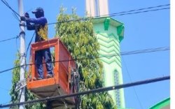 Terima Laporan , Petugas UPT - PJU Dishub Makassar Tanggap Lakukan Pemeliharaan Lampu Jalan
