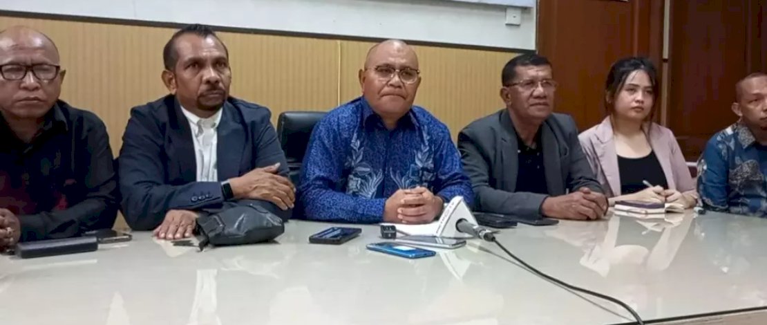 Kuasa hukum keluarga SYL, Djamaluddin Koedoeboen, saat jumpa pers di kantornya, Jakarta, Selasa, 24 Oktober 2023. Kuasa hukum keluarga SYL, Djamaluddin Koedoeboen, saat jumpa pers di kantornya, Jakarta, Selasa, 24 Oktober 2023.