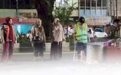 Kadishub Kota Makassar Tinjau Lokasi Pengerjaan Marka Jalan di Jl. Bandang
