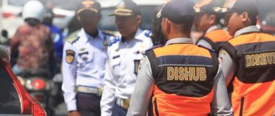 Giat Pengawasan Parkir di Bahu Jalan: Dishub&nbsp;Makassar Berikan Teguran kepada Pengendara