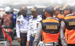 Giat Pengawasan Parkir di Bahu Jalan: Dishub&nbsp;Makassar Berikan Teguran kepada Pengendara