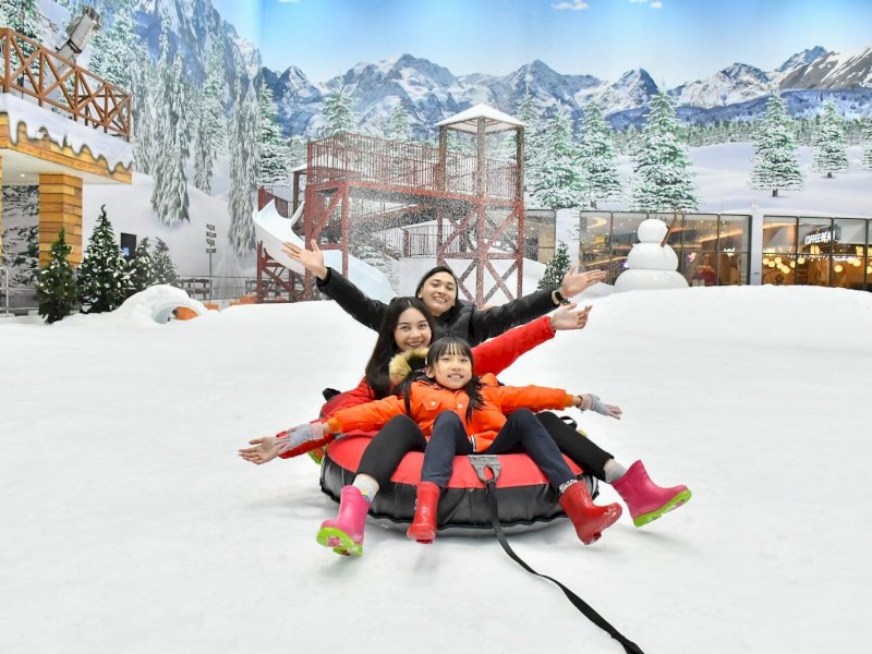 Ingin Bermain Salju di Makassar? Menginap di ASTON Makassar Hotel dan Dapatkan Voucher Trans Snow World