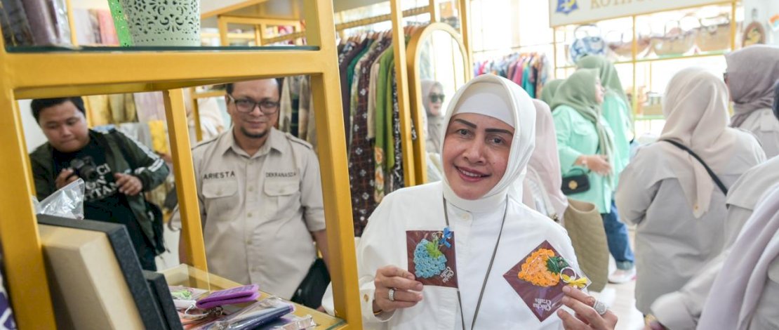Pengurus dan Anggota Dewan Kerajinan Nasional Daerah (Dekranasda) Kota Makassar melakukan kegiatan studi tiru ke Surabaya Kriya Gallery, Provinsi Jawa Timur, Rabu, 25 Oktober 2023. Pengurus dan Anggota Dewan Kerajinan Nasional Daerah (Dekranasda) Kota Makassar melakukan kegiatan studi tiru ke Surabaya Kriya Gallery, Provinsi Jawa Timur, Rabu, 25 Oktober 2023.