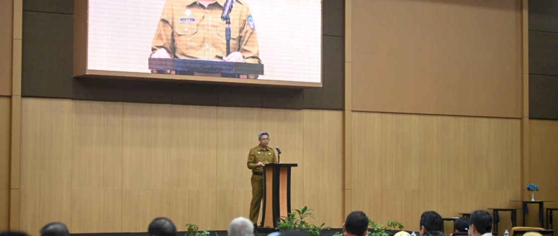 Pj Sekprov Sulsel, Andi Muhammad Arsjad, membuka secara resmi Kick Off Pengembangan Sistem Komunitas Cerdas Iklim Untuk Meningkatkan Ketahanan Iklim Masyarakat Daerah Aliran Sungai Saddang, yang dilaksanakan di Hotel Swissbell, Senin, 30 Oktober 2023. Pj Sekprov Sulsel, Andi Muhammad Arsjad, membuka secara resmi Kick Off Pengembangan Sistem Komunitas Cerdas Iklim Untuk Meningkatkan Ketahanan Iklim Masyarakat Daerah Aliran Sungai Saddang, yang dilaksanakan di Hotel Swissbell, Senin, 30 Oktober 2023.