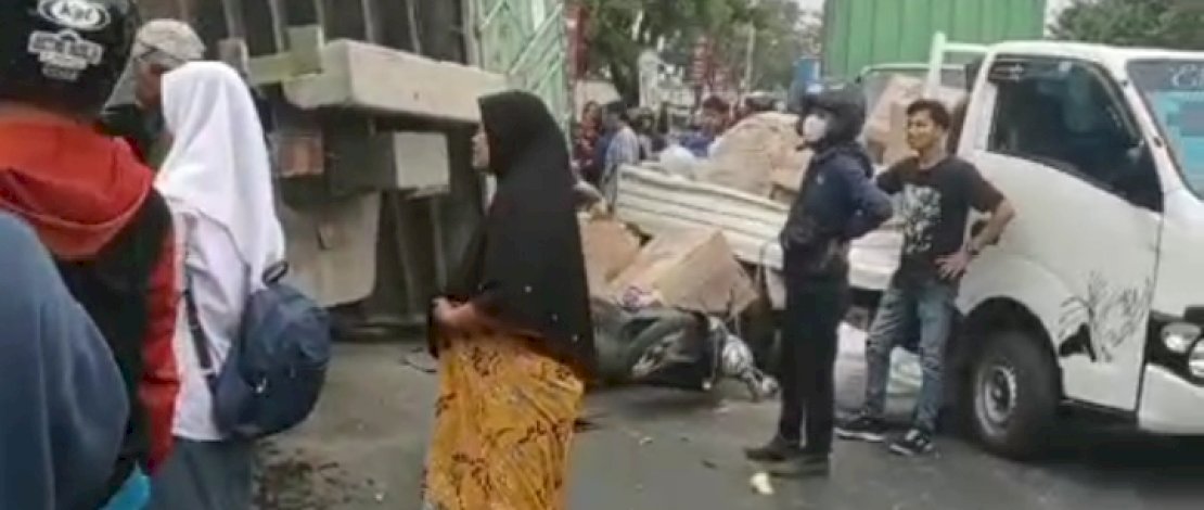 Kontainer Truk Serempet Kendaraan di Makassar, Dua Pemotor Terluka