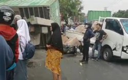 Kontainer Truk Serempet Kendaraan di Makassar, Dua Pemotor Terluka
