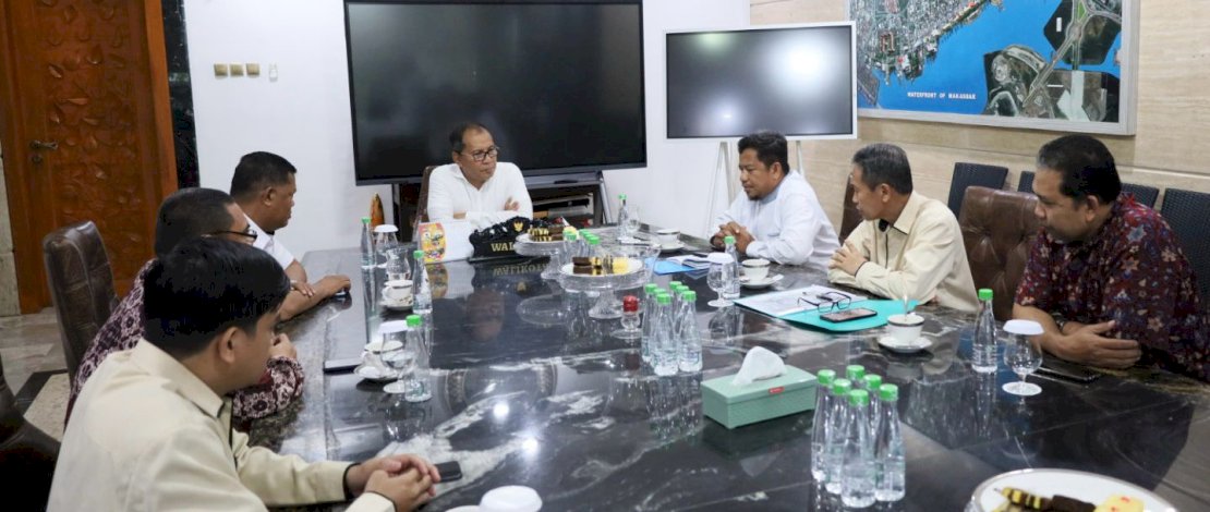 Wali Kota Makassar Moh Ramdhan Pomanto menerima kunjungan Badan Pembina Harian (BPH) Politeknik Muhammadiyah, di Jalan Amirullah, Rabu, 1 November 2023.
