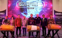 Seminar Internasional, Poltekpar Makassar Hadirkan President APIEM Prof David Hind