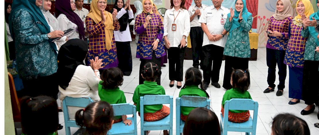 Bunda PAUD Sulsel, Sofha Marwah Bahtiar, melakukan kunjungan ke UPT Pusat Pelayanan Rehabilitasi Sosial Anak (PPRSA) Inang Matutu. Bunda PAUD Sulsel, Sofha Marwah Bahtiar, melakukan kunjungan ke UPT Pusat Pelayanan Rehabilitasi Sosial Anak (PPRSA) Inang Matutu.
