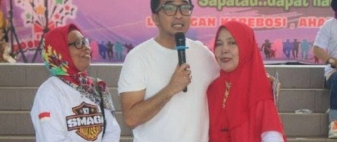 Mario David Meriahkan Jalan Santai SMAGA Makassar dengan Kenangan dan Sumbangan Pribadi