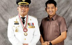 Berdedikasi, Fotografer Ari Hanggara di Anugerahi Penghargaan Pegawai Teladan dari Pemkot Makassar