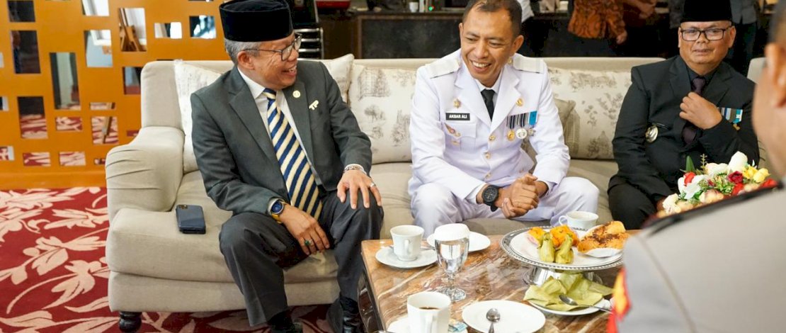 Taufan Pawe Sebut Pj Wali Kota Parepare Birokrat Tulen Taufan Pawe Sebut Pj Wali Kota Parepare Birokrat Tulen