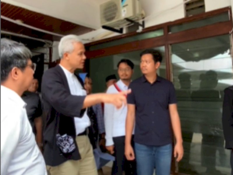 Kunjungi Makassar, Ganjar Pranowo Sapa Relawan di Sekretariat TPD Sulsel