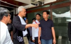 Kunjungi Makassar, Ganjar Pranowo Sapa Relawan di Sekretariat TPD Sulsel