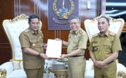 Diterima Taufan Pawe, PJ Gubernur Sulsel Serahkan Surat Pengangkatan Husni Syam Sebagai Sekda Kota Parepare