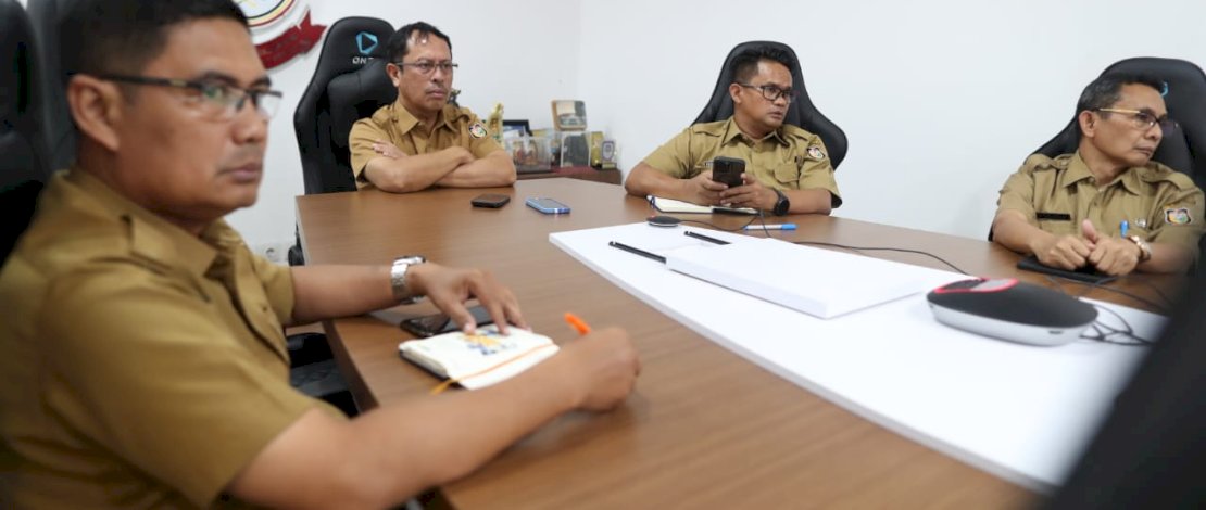 Sekda Kota Makassar, M Ansar, menghadiri Rapat Koordinasi Pengelolaan Sampah Melalui RDF maupun BBJP bersama Tim Stranas PK, secara daring, dari war room meeting, Lantai 10 Kantor Balaikota Makassar. Sekda Kota Makassar, M Ansar, menghadiri Rapat Koordinasi Pengelolaan Sampah Melalui RDF maupun BBJP bersama Tim Stranas PK, secara daring, dari war room meeting, Lantai 10 Kantor Balaikota Makassar.