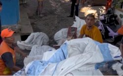 Warga RW 5 Kelurahan Gaddong Tunjukkan Semangat Gotong Royong Lewat Kegiatan Kerja Bakti