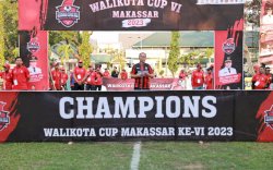 Danny Pomanto Serahkan Hadiah Rp50 Juta dan Piala ke Juara Wali Kota Cup ke-VI