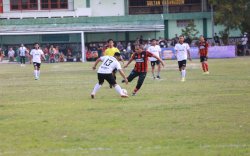 Pemkot Makassar FC Kalahkan Jurnalis FC  Berkat 2 Gol Gocekan Danny Pomanto