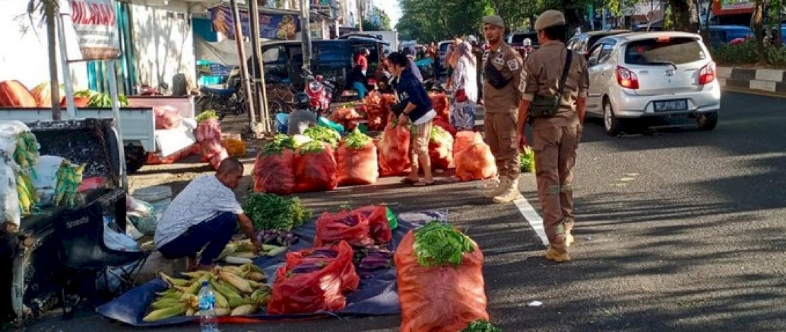 Satpol PP BKO Bontoala Lakukan penertiban PKL di Sejumlah Titik 