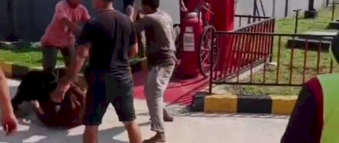 Perkara Antrean SPBU, Sejumlah Pria Duel di SPBU Pinrang Perkara Antrean SPBU, Sejumlah Pria Duel di SPBU Pinrang