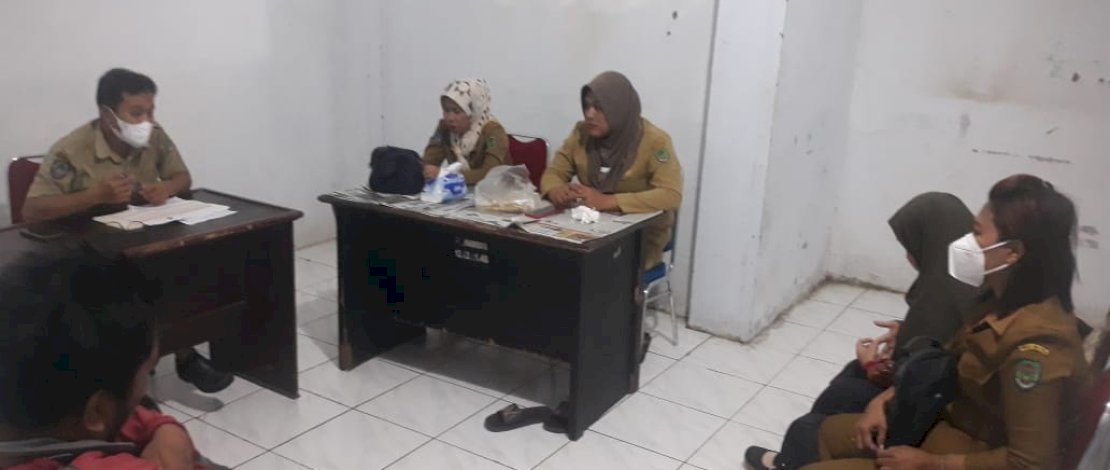 Kepala UPT Pariwisata, Lukman, saat rapat bersama jajaran UPT Pariwisata, belum lama ini. 