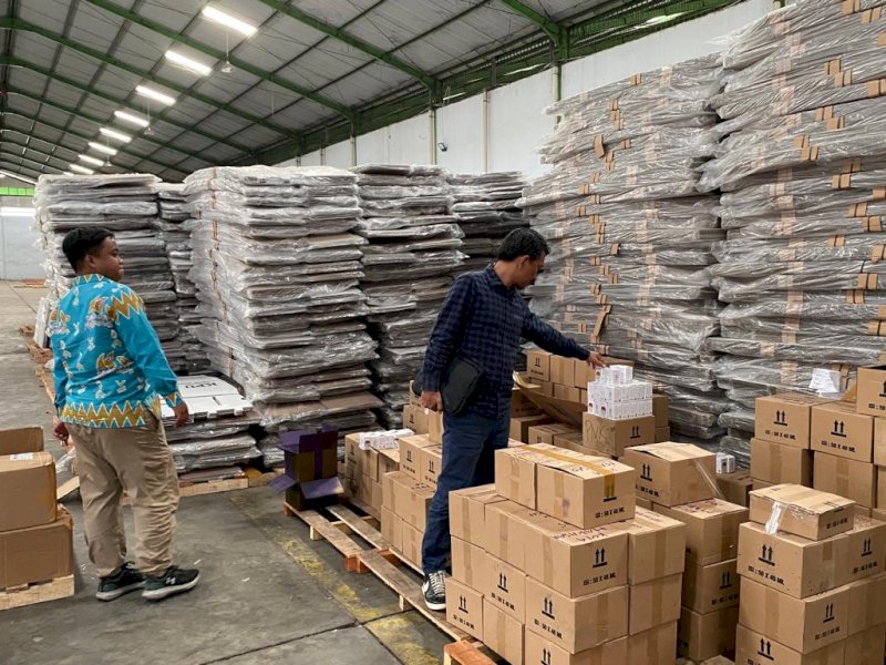 Hasil Pemantauan  Proses Sortir Segel Kertas Pemilu : KPU Kota Makassar Berhasil Pertahankan Integritas Logo
