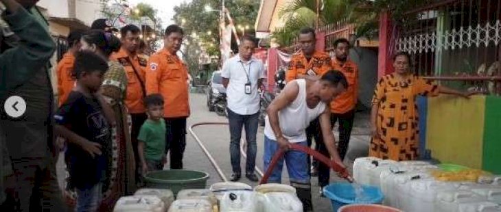 BPBD Makassar Salurkan 4.400 Liter Air Bersih ke Warga Camba Berua