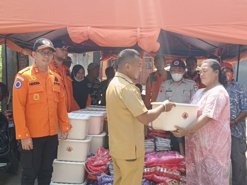 BPBD Makassar Bantu Korban Kebakaran di Lepping