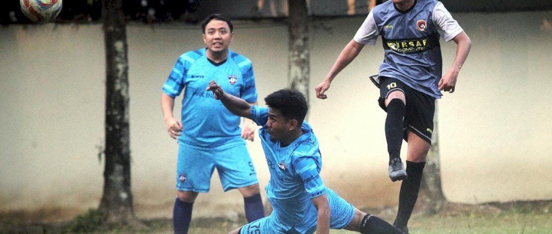 Bank Indonesia  (BI) Sulsel FC menggelar friendly match sepak bola melawan tim Jurnalis.