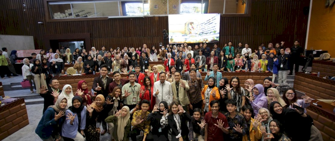 Komisi V DPR RI melakukan Sosialisasi Mahasiswa/Mahasiswi Kampus Merdeka dengan agenda penjelasan terkait pelaksanaan Fungsi Anggaran Komisi V DPR RI, Selasa, 14 November 2023.