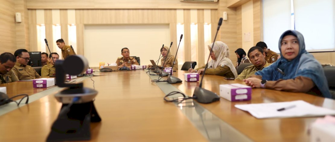 Evaluasi Tahap II Program Gerakan Menuju Smart City pada Kota Makassar, yang berlangsung semi daring di Ruang Rapat Wakil Wali Kota Lt. 11 Balai Kota, pada Selasa, 14 November 2023.
Evaluasi Tahap II Program Gerakan Menuju Smart City pada Kota Makassar, yang berlangsung semi daring di Ruang Rapat Wakil Wali Kota Lt. 11 Balai Kota, pada Selasa, 14 November 2023.