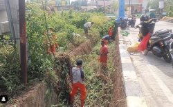 Satgas Drainase Kecamatan Biringkanaya Giat Bersihkan Saluran Drainase di Kompleks Purn TNI AU&nbsp; Sudiang