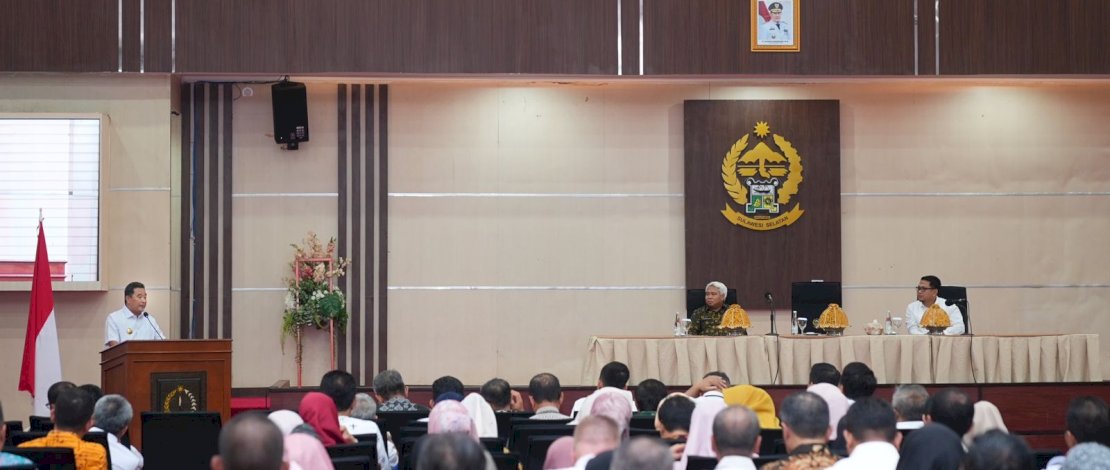 Rapat Koordinasi Percepatan Perda PDRD, di Ruang Pola Kantor Gubernur, Rabu, 15 November 2023.