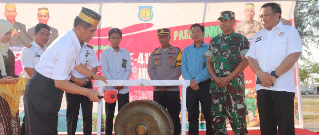 Wakil Bupati Kepulauan Selayar, Saiful Arif, membuka secara resmi Pasar UMKM, Rabu, 15 November 2023.