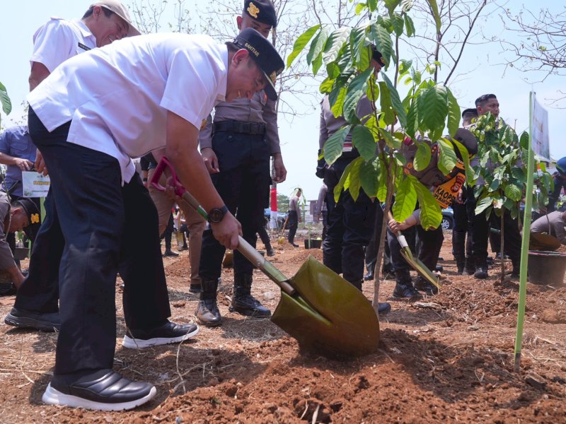 Penanaman 10 Juta Pohon, Menko PMK Muhadjir Effendy Terima Kasih ke Pj Gubernur Bahtiar