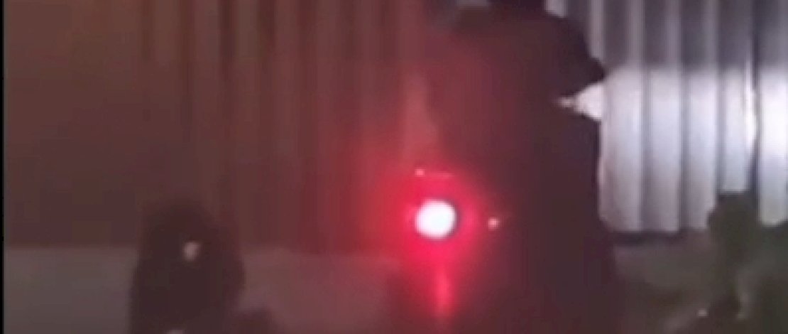 Aksi dugaan penganiayaan terjadi di sebuah tepi Jalan Nuri, Makassar, Sulawesi Selatan (Sulsel) dan beredar di media sosial.