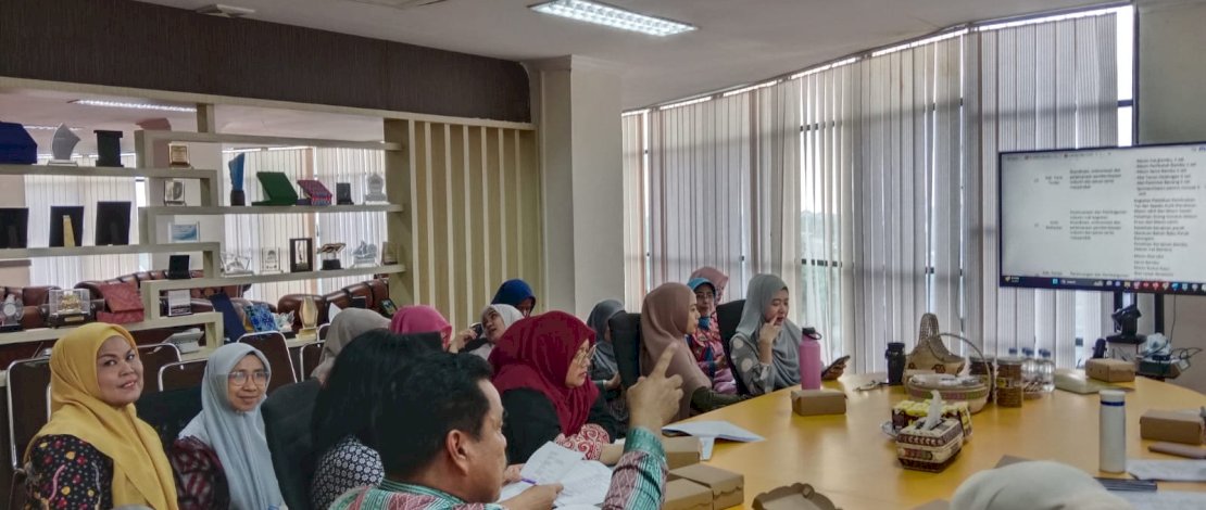 Rapat Persiapan Rakor Dekranasda Sulsel berlangsung di Ruang Rapat Disperindag Sulsel, Kamis, 16 November 2023. Rapat Persiapan Rakor Dekranasda Sulsel berlangsung di Ruang Rapat Disperindag Sulsel, Kamis, 16 November 2023.