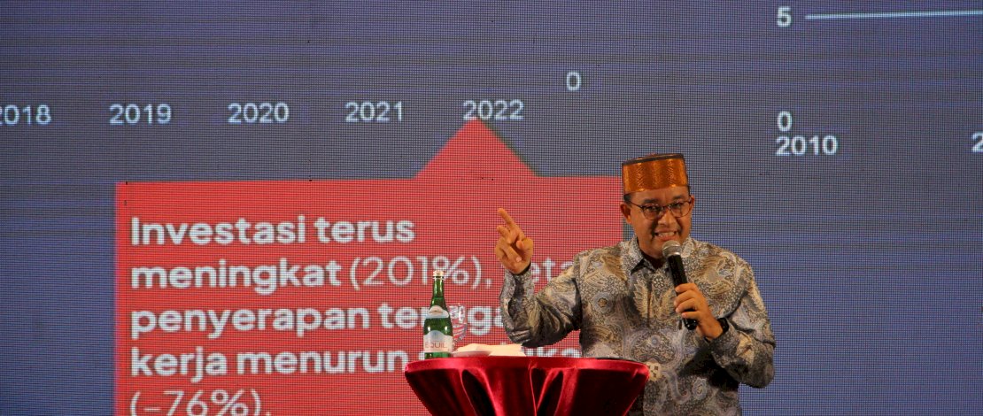 Calon Presiden nomor urut satu Anies Rasyid Baswedan (kanan) menyampaikan gagasannya saat menghadiri diskusi interaktif Capres 2024 di Makassar, Sulawesi Selatan, Sabtu (18/11/2023). Calon Presiden nomor urut satu Anies Rasyid Baswedan (kanan) menyampaikan gagasannya saat menghadiri diskusi interaktif Capres 2024 di Makassar, Sulawesi Selatan, Sabtu (18/11/2023).