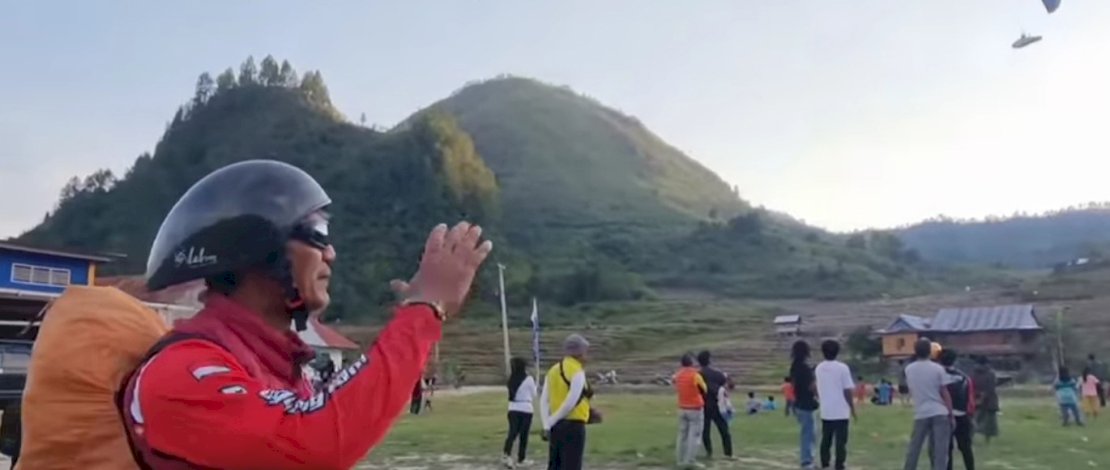 Ketua Paralayang Indonesia, Asgaf Ahmad Umar, memuji keindahan Kecamatan Rongkong. 