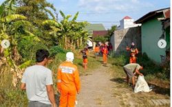 Giat Sabtu Bersih di Kelurahan Berua, Warga dan Pemerintah Bersinergi Bersihkan&nbsp; Wilayah RW 006 Jl. Nur Aqsa