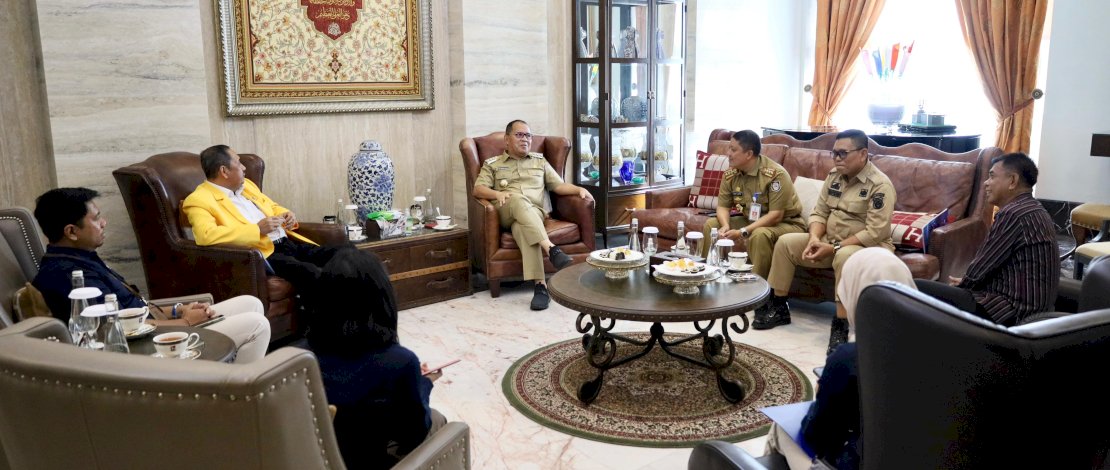 Direktur Universitas Terbuka Makassar, Prof Abdul Rahman Rahim, secara khusus datang menemui Wali Kota Moh Ramdhan Pomanto di Amirullah, Selasa, 21 November 2023.