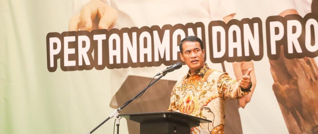 Mentan Amran saat hadir pada acara Koordinasi dan Workshop Upaya Khusus Peningkatan Indeks Pertanaman dan Produktivitas Tanaman Padi dan Jagung di Rawa dan Lahan Non irigasi di Kantor Pusat Kementan. Mentan Amran saat hadir pada acara Koordinasi dan Workshop Upaya Khusus Peningkatan Indeks Pertanaman dan Produktivitas Tanaman Padi dan Jagung di Rawa dan Lahan Non irigasi di Kantor Pusat Kementan.