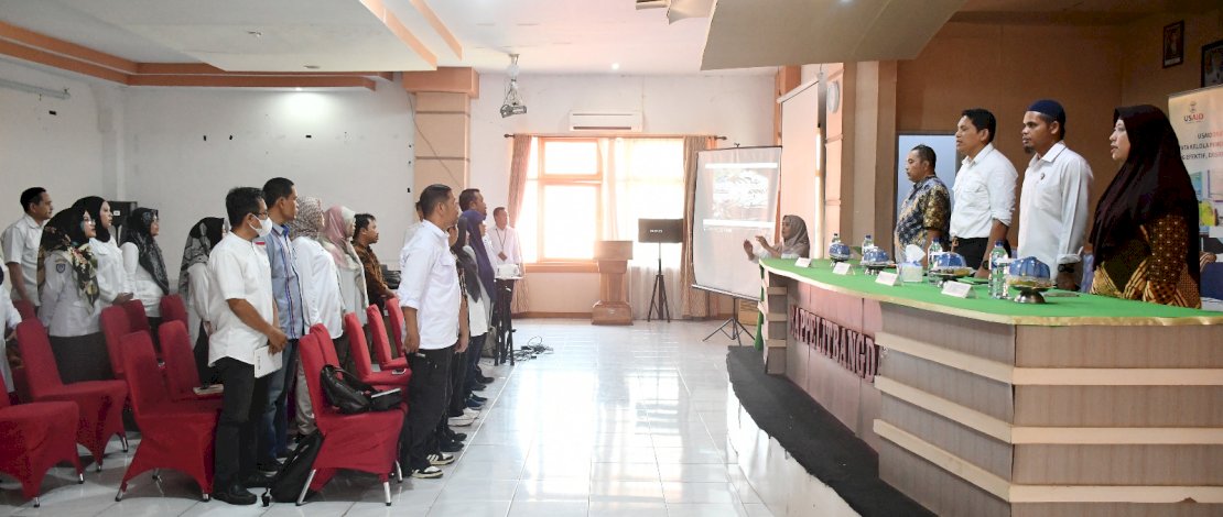 USAID ERAT melaksanakan Lokakarya Technical Assistance Pemrakarsa Replikasi Inovasi selama dua hari, 22 – 23 November 2023, di Aula Bappelitbangda. USAID ERAT melaksanakan Lokakarya Technical Assistance Pemrakarsa Replikasi Inovasi selama dua hari, 22 – 23 November 2023, di Aula Bappelitbangda.