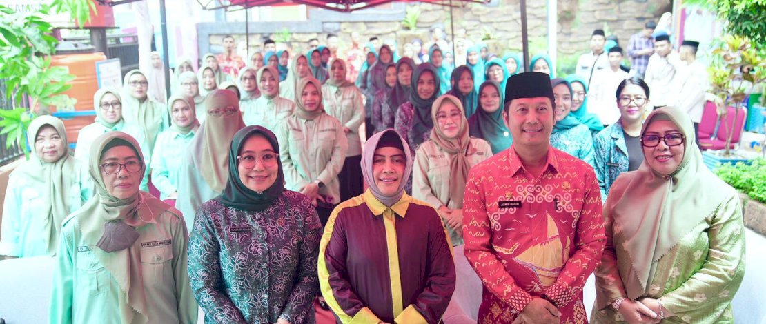 Indira Yusuf Ismail menyambangi Kecamatan Bontoala guna melakukan evaluasi SMEP tingkat kecamatan, terkait pelaporan administrasi dan implementasi dari 10 program pokok PKK di Kantor Kecamatan Bontoala, Jumat, 24 November 2023. Indira Yusuf Ismail menyambangi Kecamatan Bontoala guna melakukan evaluasi SMEP tingkat kecamatan, terkait pelaporan administrasi dan implementasi dari 10 program pokok PKK di Kantor Kecamatan Bontoala, Jumat, 24 November 2023.