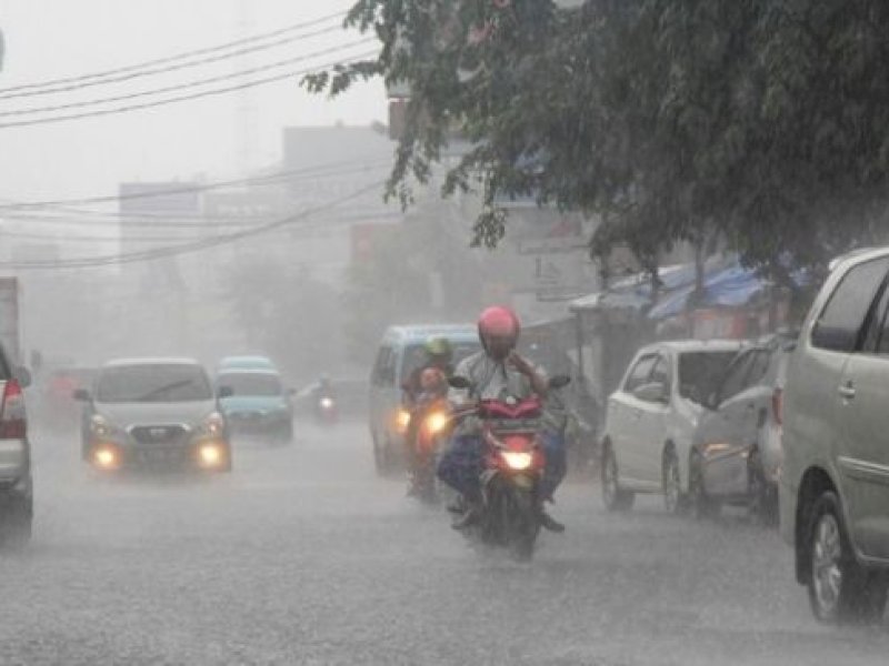 Hujan Seharian Menghiasi Cuaca di Indonesia, Begini Prediksinya
