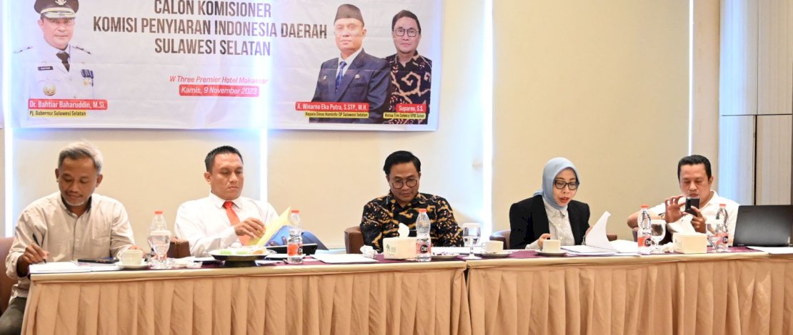 Timsel resmi mengumumkan hasil tes CAT, psikotes, dan wawancara untuk calon anggota KPID Sulsel Periode 2023-2026, Minggu, 26 November 2023.
Timsel resmi mengumumkan hasil tes CAT, psikotes, dan wawancara untuk calon anggota KPID Sulsel Periode 2023-2026, Minggu, 26 November 2023.