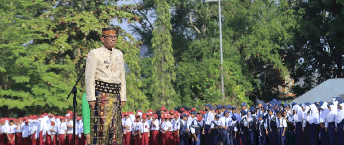 Berpakaian Adat, Pj. Bupati Takalar Irup Upacara Hari Guru Nasional tahun 2023