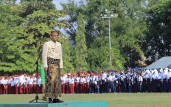 Berpakaian Adat, Pj. Bupati Takalar Irup Upacara Hari Guru Nasional tahun 2023