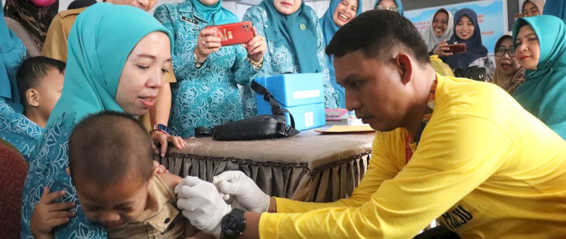 Pokja Bunda PAUD melaksanakan Gerai Imunisasi Kejar Bagi Bayi dan Balita, di Sekretariat PKK Kabupaten, Jalan Karaeng Bonto Benteng Selayar, Senin, 27 November 2023. Pokja Bunda PAUD melaksanakan Gerai Imunisasi Kejar Bagi Bayi dan Balita, di Sekretariat PKK Kabupaten, Jalan Karaeng Bonto Benteng Selayar, Senin, 27 November 2023.